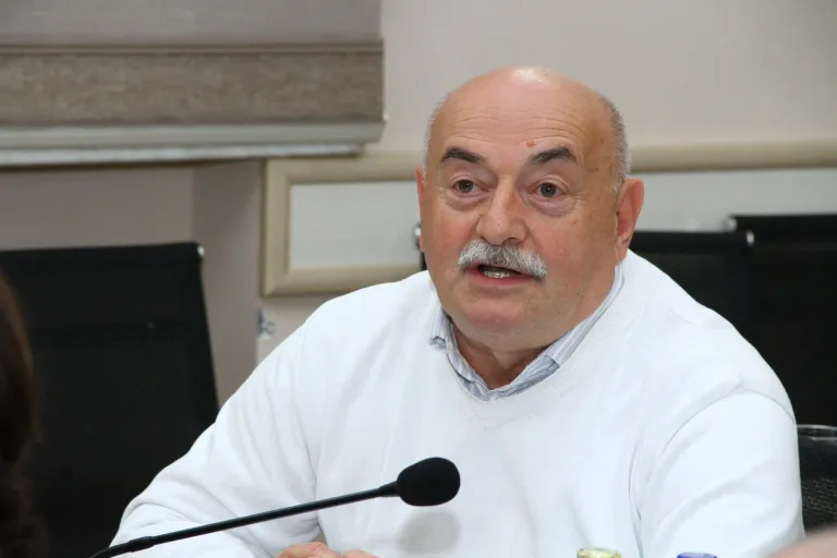 ტურიზმის ბიზნესის პროგრამის ხელმძღვანელს, პროფესორ ნიკო კვარაცხელიას მადლობის სიგელი გადაეცა